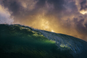 storm waves cornwall surfing